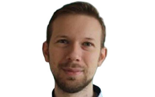 Попов Максим Васильевич